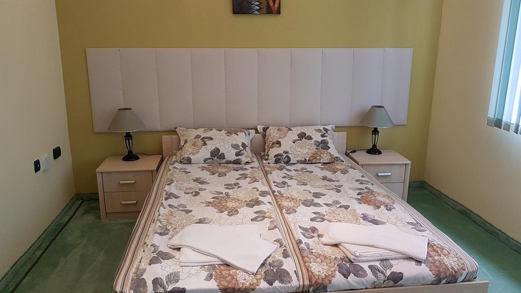 Aheloy Apartments Экстерьер фото