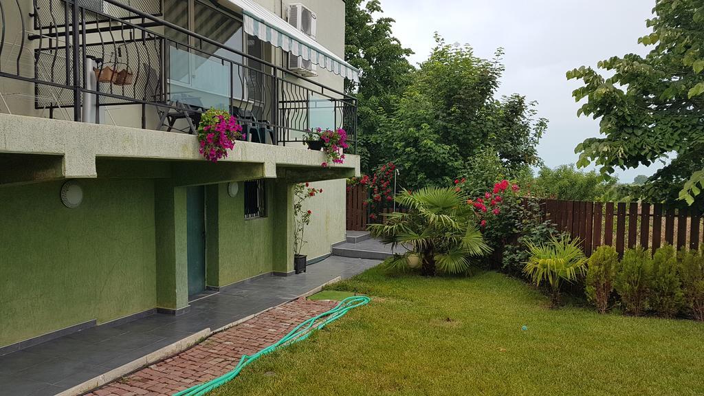 Aheloy Apartments Экстерьер фото