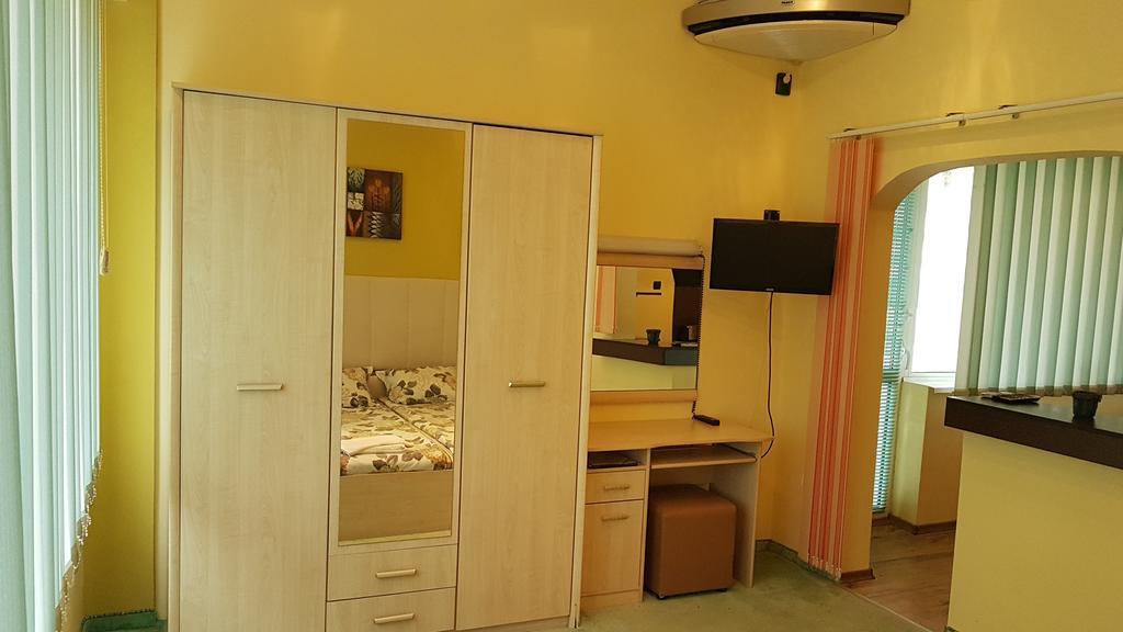 Aheloy Apartments Экстерьер фото